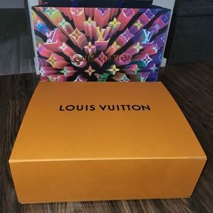 Louis Vuitton large
Paperbag Box